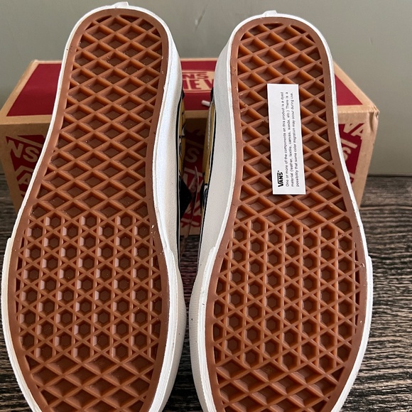 NWT-VANS SNEAKER - Picture 5 of 6
